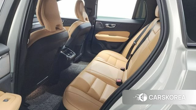 Volvo V60 Cross-Country 2nd Generation 2020 Песочный из Кореи, фото 2