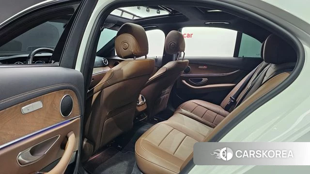 Mercedes-Benz E-Class W213 2021 Белый из Кореи, фото 2