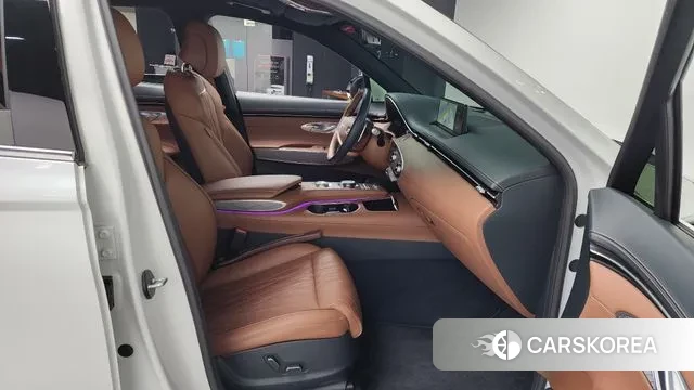 Genesis GV70 2023 Белый из Кореи, фото 2