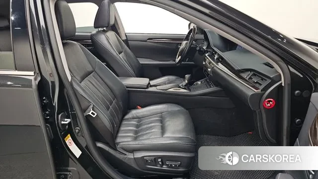 Lexus New ES300h 2018 Черный из Кореи, фото 2