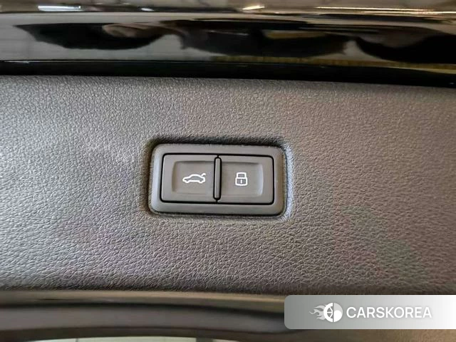 Audi Q7 2022 Черный из Китая, фото 2