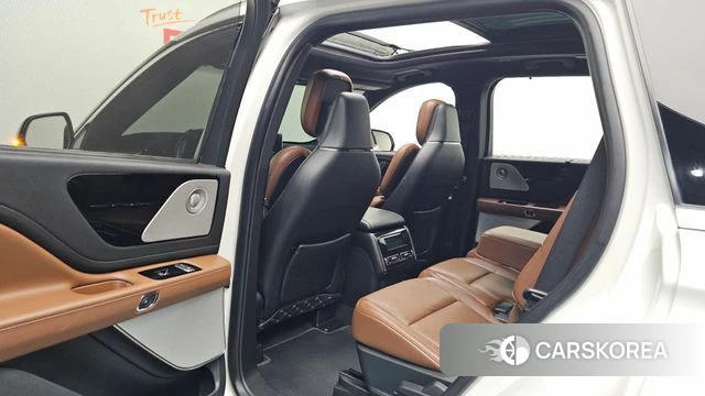 Lincoln Aviator 2nd generation 2021 Белый из Кореи, фото 2