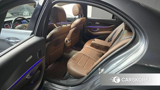 Mercedes-Benz E-Class W213 2018 Серый из Кореи, фото 2