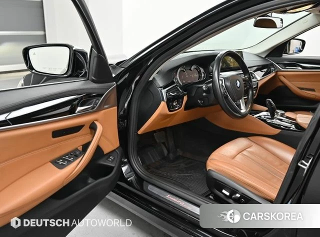 BMW 5 Series (G30) 2018 Черный из Кореи, фото 2