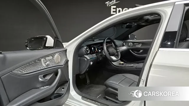 Mercedes-Benz E-Class W213 2022 Белый из Кореи, фото 2