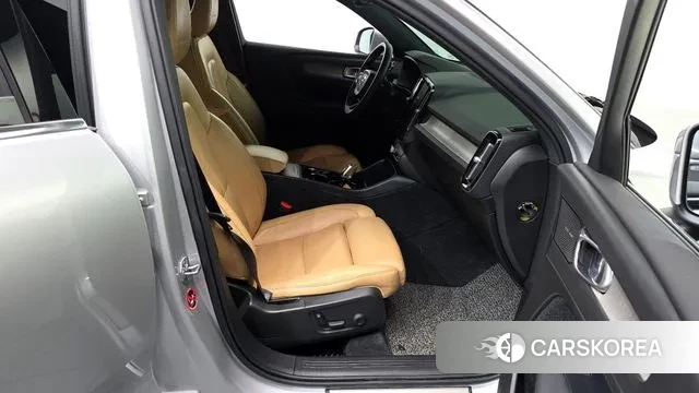 Volvo XC40 2019 Серебряный из Кореи, фото 2