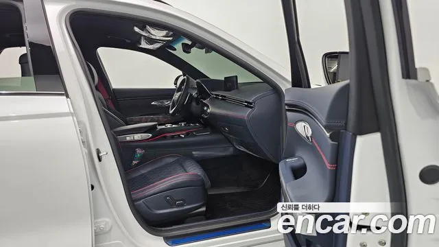 Genesis GV70 2023 Белый из Кореи, фото 2