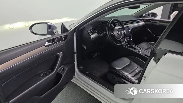 Volkswagen Arteon 2019 Белый из Кореи, фото 2