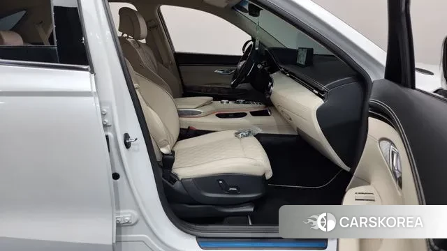 Genesis GV70 2023 Белый из Кореи, фото 2