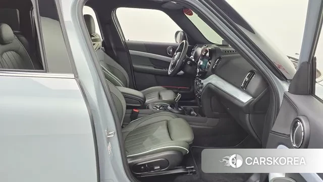 Mini Cooper S Countryman 2022 Светло-серебряный цвет из Кореи, фото 2