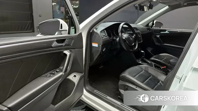 Volkswagen Tiguan second Generation 2018 Белый из Кореи, фото 2