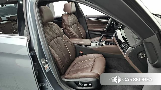 BMW 5 Series (G30) 2018 Светло-серебряный цвет из Кореи, фото 2