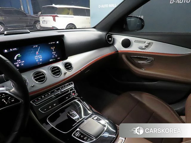 Mercedes-Benz E-Class W213 2021 Белый из Кореи, фото 2