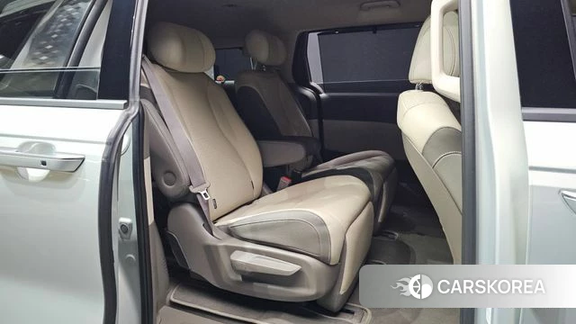 Kia The New Carnival 4th Generation 2025 Серебристо-серый из Кореи, фото 2
