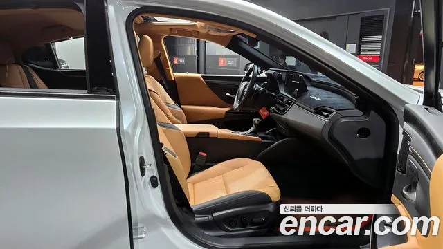 Lexus ES300h 7th generation 2023 Белый из Кореи, фото 2