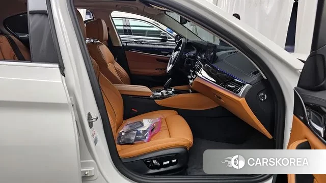 BMW 5 Series (G30) 2022 Белый из Кореи, фото 2