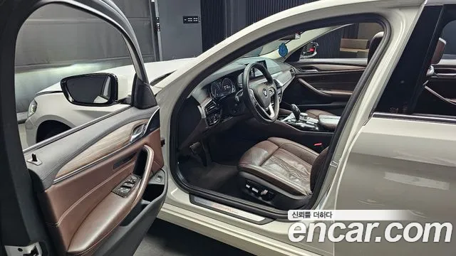 BMW 5 Series (G30) 2018 Белый из Кореи, фото 2