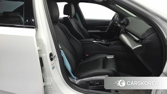 BMW 5 Series (G60) 2024 Белый из Кореи, фото 2