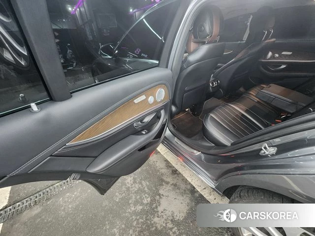 Mercedes-Benz E-Class W213 2018 Серебристо-серый из Кореи, фото 2
