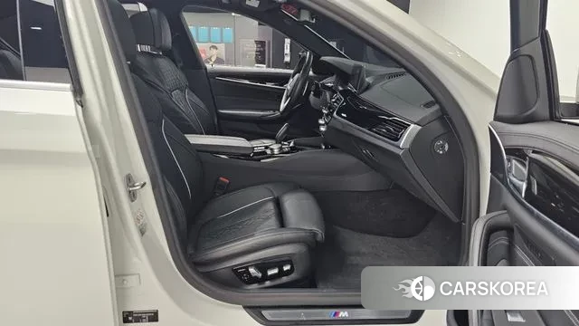 BMW 5 Series (G30) 2020 Белый из Кореи, фото 2