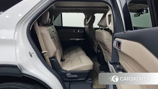 Ford Explorer 6th Generation 2022 Белый из Кореи, фото 2