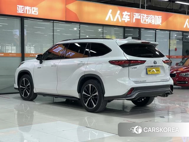 Toyota Crown Lufang 2022 Белый из Китая, фото 2
