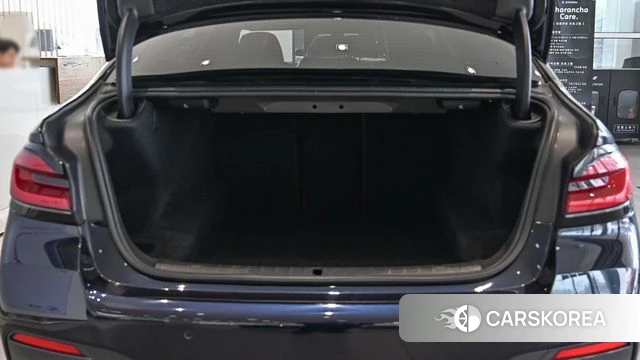 BMW 5 Series (G30) 2022 Черный из Кореи, фото 2