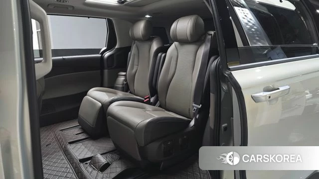 Kia The New Carnival 4th Generation 2024 Серебристо-серый из Кореи, фото 2