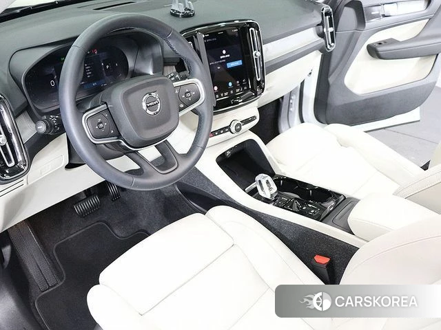 Volvo XC40 2025 Белый из Кореи, фото 2