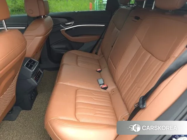 Audi e-Tron 2023 Синий из Кореи, фото 2