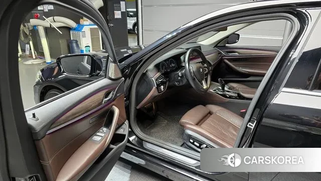 BMW 5 Series (G30) 2019 Черный из Кореи, фото 2