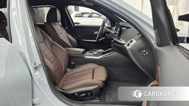 BMW 3 Series (G20) 2024 Светло-серебряный цвет из Кореи, фото 2
