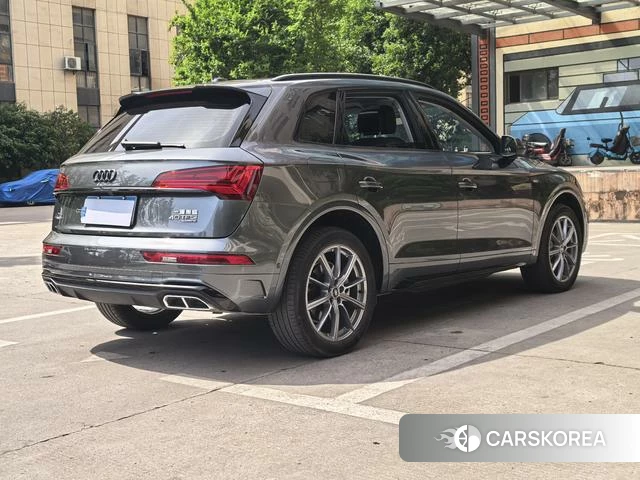 Audi Q5L 2023 Темно-серый из Китая, фото 2