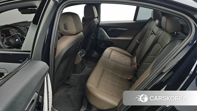 BMW 5 Series (G60) 2026 Черный из Кореи, фото 2