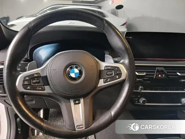 BMW 5 Series (G30) 2019 Белый из Кореи, фото 2
