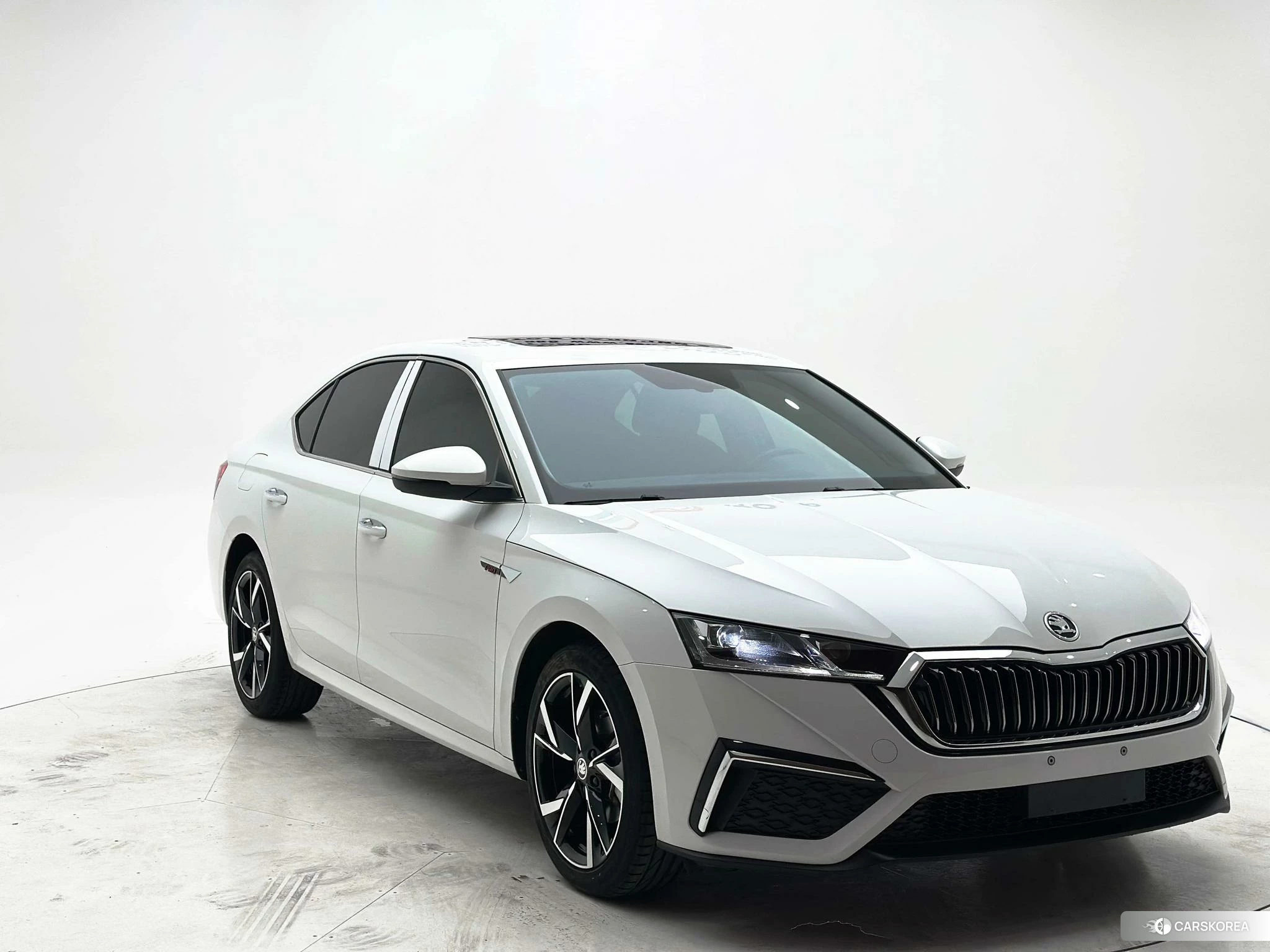 Skoda Octavia 2022 Белый из Китая, фото 2