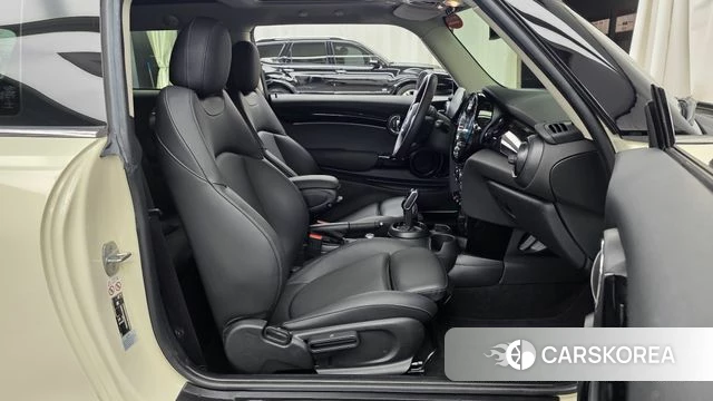 Mini Cooper 2022 Жемчужный цвет из Кореи, фото 2