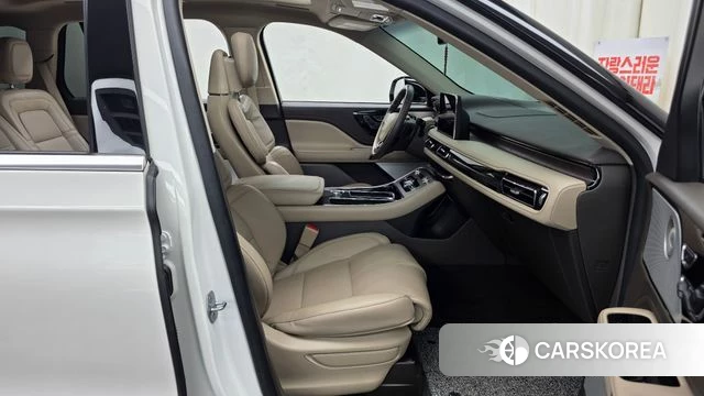 Lincoln Aviator 2nd generation 2023 Белый из Кореи, фото 2