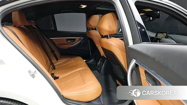 BMW 3 Series (F30) 2018 Белый из Кореи, фото 2