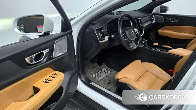 Volvo V60 Cross-Country 2nd Generation 2019 Белый из Кореи, фото 2