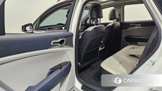 Kia Sportage 5th Generation Hybrid 2022 Белый из Кореи, фото 2