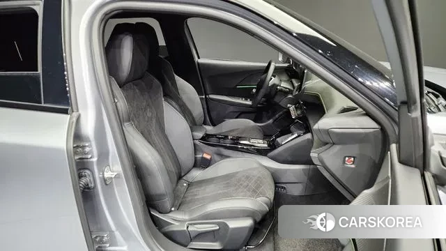 Peugeot e-2008 second generation 2023 Серебряный из Кореи, фото 2