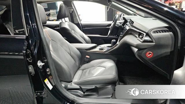 Toyota Camry (XV70) 2018 Черный из Кореи, фото 2