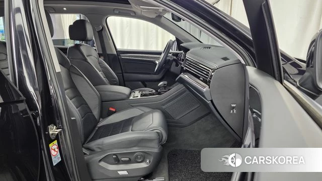 Volkswagen Touareg 3rd generation 2020 Синий из Кореи, фото 2
