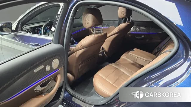 Mercedes-Benz E-Class W213 2023 Синий из Кореи, фото 2