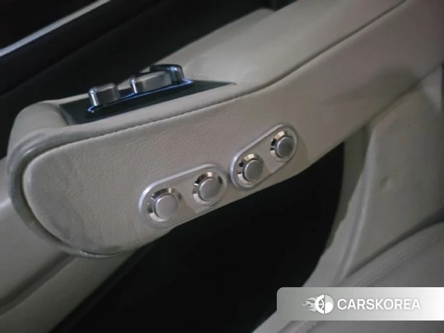 Cadillac Escalade 5th Generation 2023 Белый из Кореи, фото 2