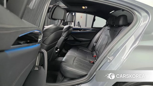 BMW 5 Series (G30) 2023 Серебристо-серый из Кореи, фото 2