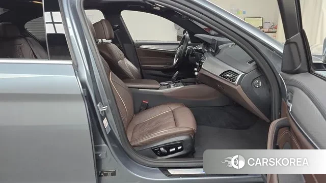 BMW 5 Series (G30) 2019 Серый из Кореи, фото 2