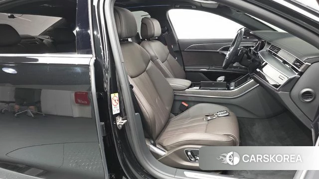 Audi A8 (D5) 2023 Черный из Кореи, фото 2
