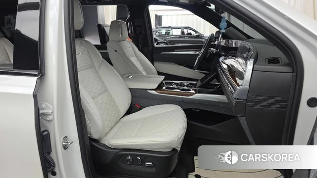 Cadillac Escalade 5th Generation 2025 Белый из Кореи, фото 2